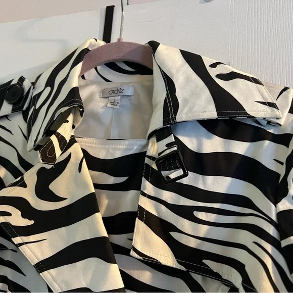 Cache Black and White Zebra Print Trench Coat size large - Picture 11 of 11